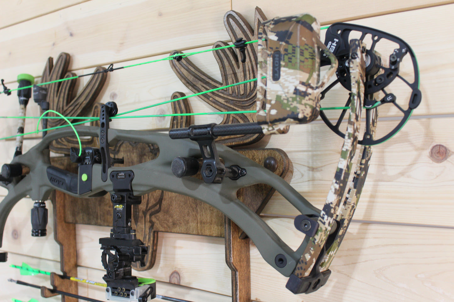 Deluxe Adjustable Compound Bow Rack