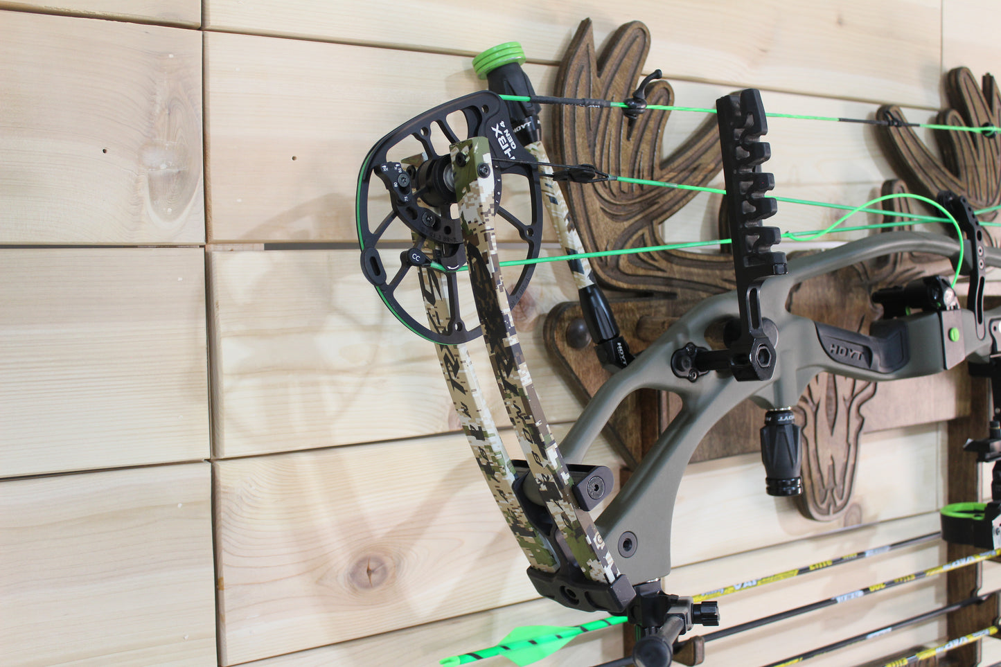 Deluxe Adjustable Compound Bow Rack